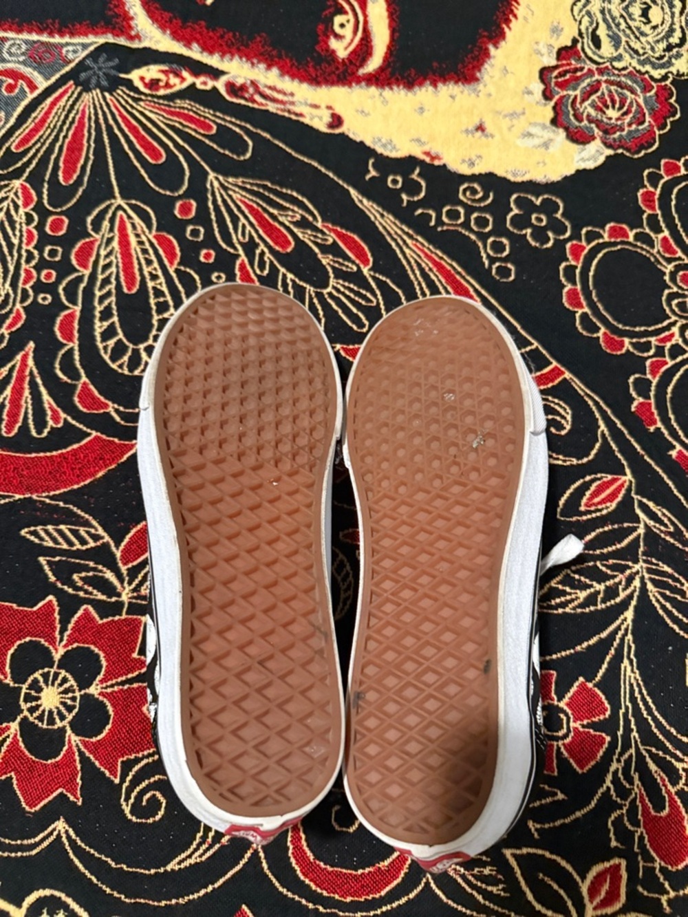 Like New Vans Black & White Low-Top Skate Shoes with Skull Print - Picture 6 of 8